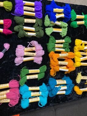 Lot of 52 Skiens Bernard Persian type yarn